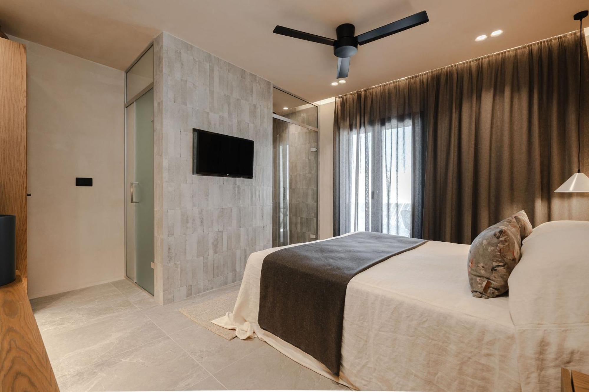 Emery Aparthotel 3*