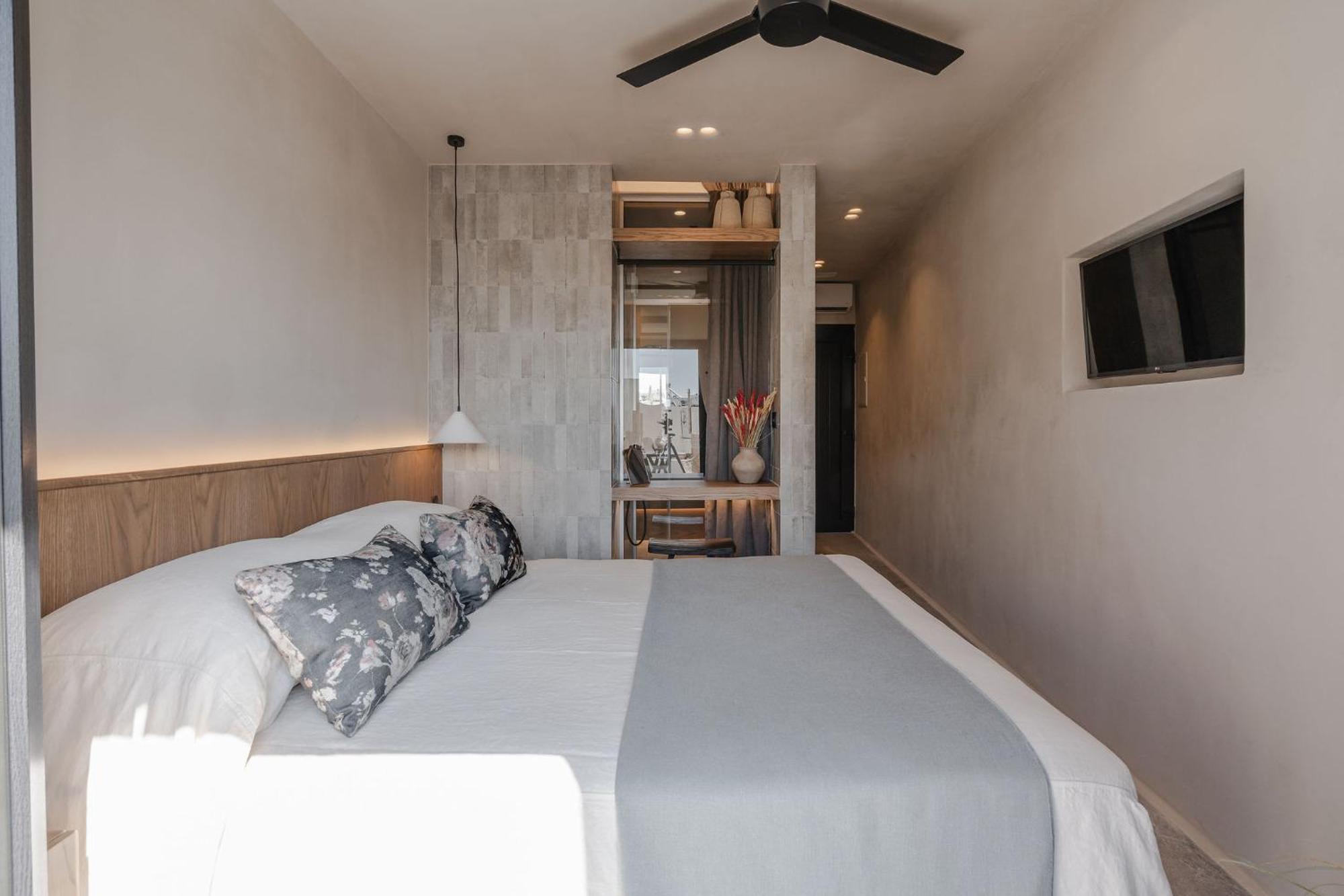 Emery Aparthotel 3*